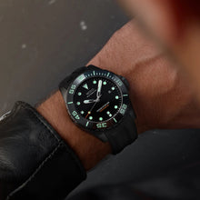 Load image into Gallery viewer, Mido Ocean Star 600 Chronometer M026.608.33.051.00
